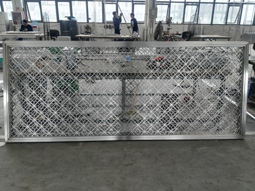 河南鑫马不锈钢制品有限公司制作的郑州不锈钢屏风